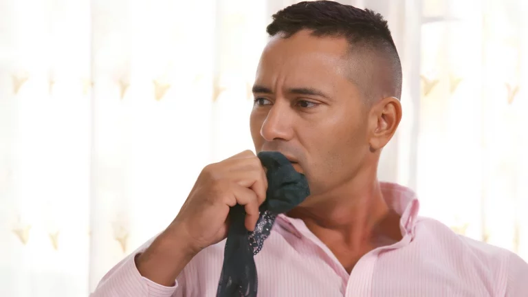 Brunette Cougar Richelle Ryan Enjoys A Big Dick In Front Of Her Husband 