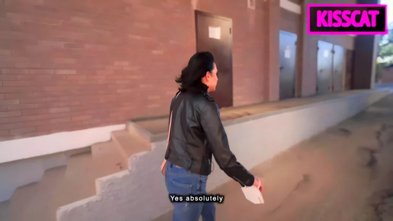 Nympho Needs Her Pussy Stretched 