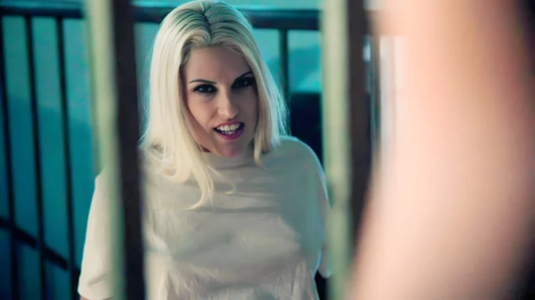 Platinum Blonde Blanche Bradburry Enjoys Sucking Cock And Double Penetration 