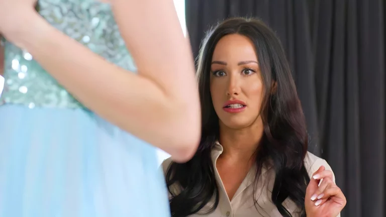 ⁣Getting Her Coochie Worked While Shopping For Prom Dress 