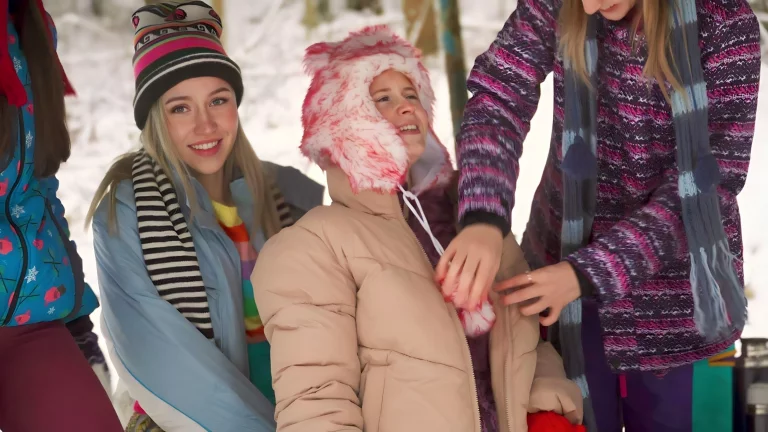 Four Babes Are Enjoying Hot Chocolate Before Eating Each Others Pussies 