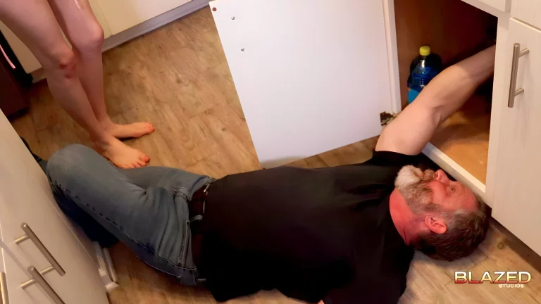 ⁣Let Me Show You What My Pocket Wrench Can Do 