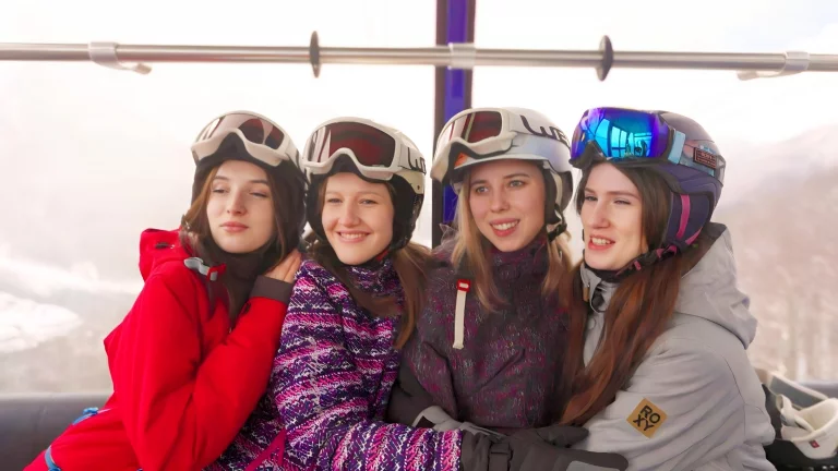 ⁣Lesbians Hump The Photo Guy 