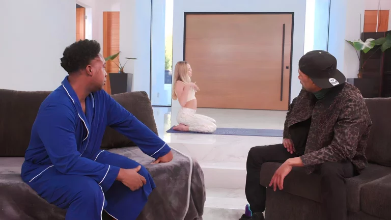 Two Black Men Fuck A Hot Babe On The Living Room Couch 