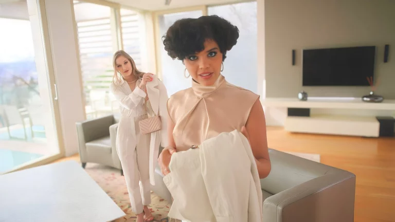 Interracial Chicks Enjoy Threesome 