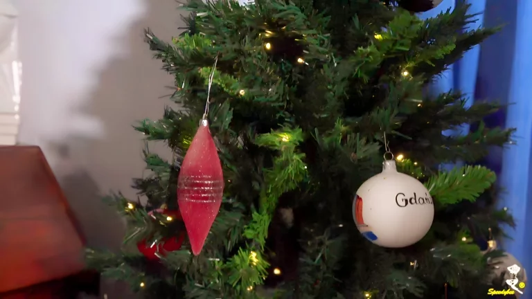 Decorating My Christmas Tree 