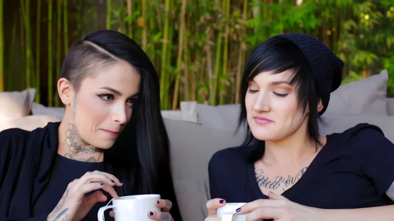 Draven Star And Farrah Paws Finger Each Other Deep In Each Others Pussies 