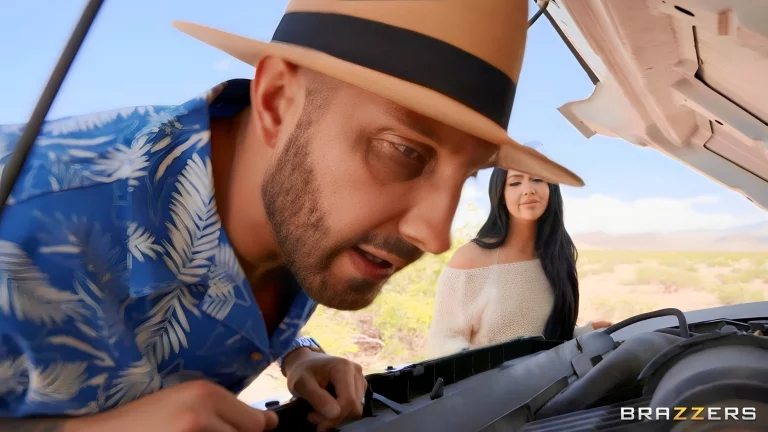 ⁣Horny Holly Day Flashes A Cop And Gets Banged On The Side Of The Road 