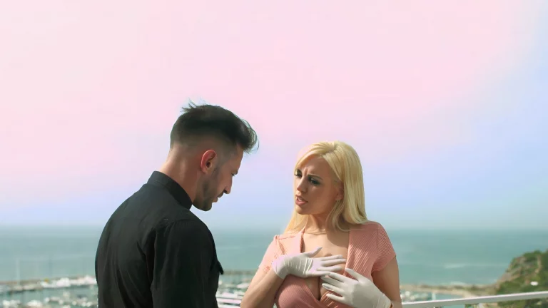 Big Boobed Blondie Fesser Gets Fucked By A View 