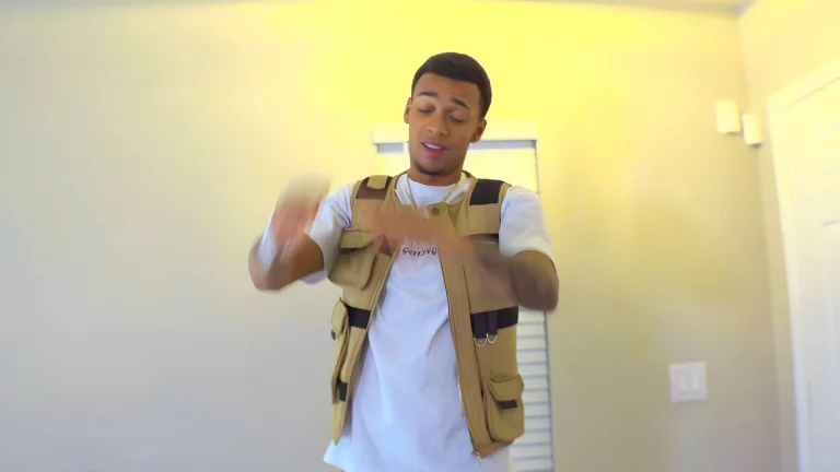 Lucky Black Dude Fucks Three Fat Blondes 