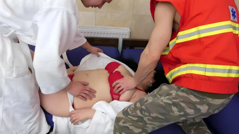 Chubby Hottie Loves Threesomes 