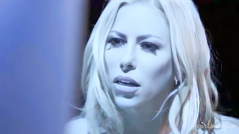 Huge Boobed Alexis Fawx Fucks Brunette Babe Serena Blair 