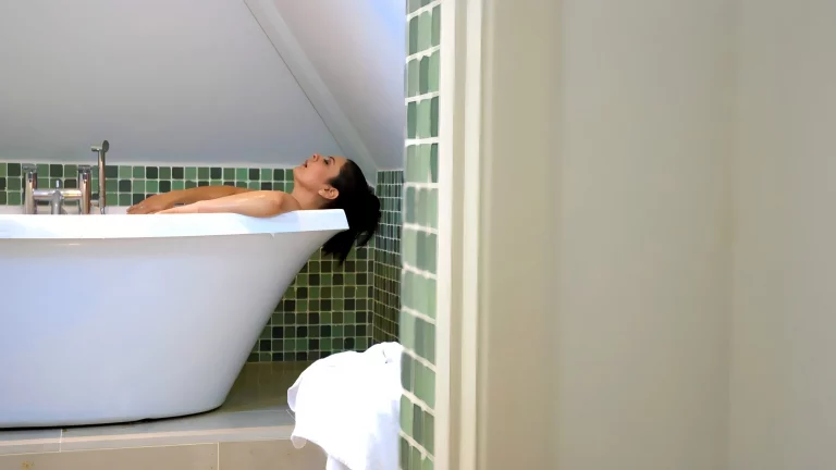 An Anonymous Text Prompts  Mariska To Surprises Her Husband With A Blowjob In The Kitchen 