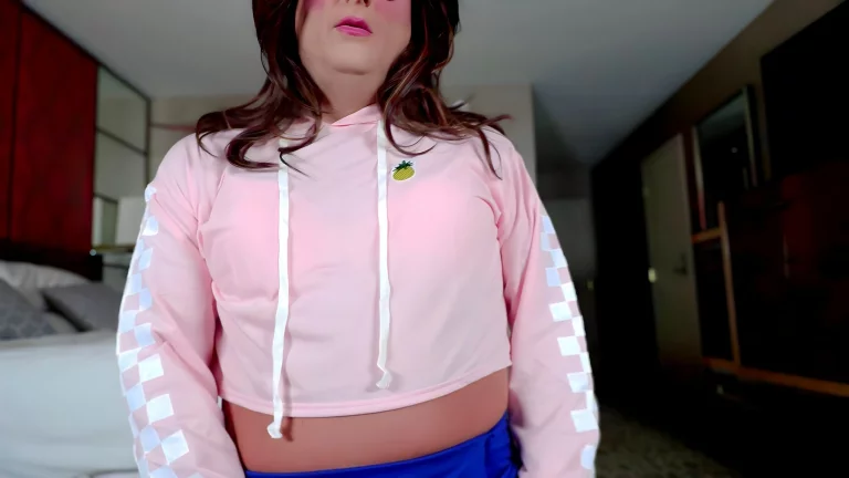 Mature Crossdresser Jessica Ford Is Super Slutty And Ready To Give Oral Session To Christian 