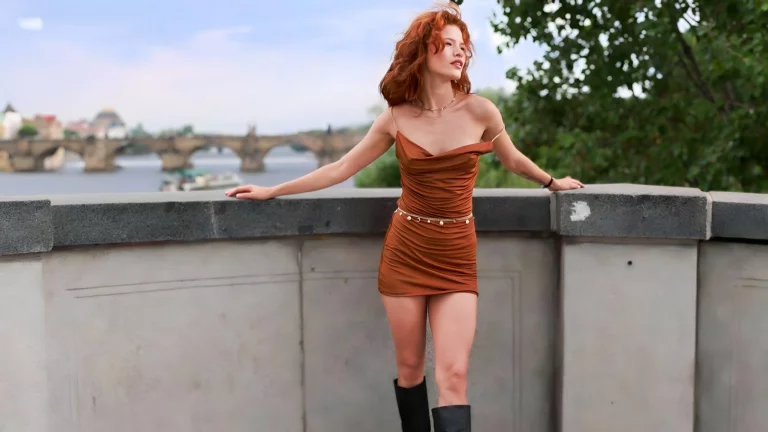 Tatted Redhead Irene Rouse Spreads Her Legs For Machine And Has Her Hole Drilled Good 