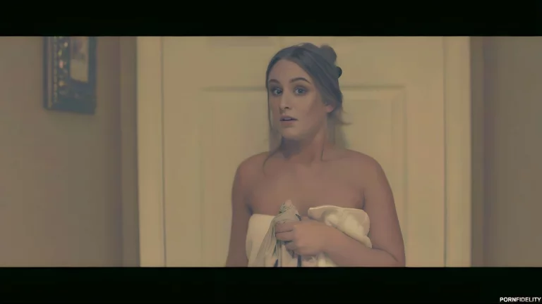 Brunette Babe Gets HEr Ass Stretched With Cock 