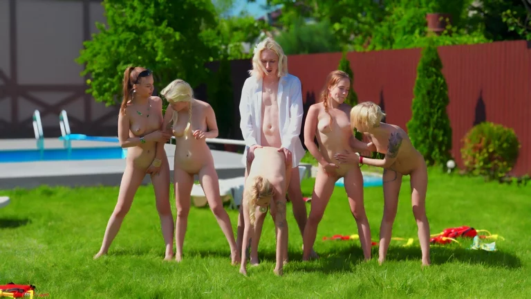 How The Hell Did This Guy Get These Girls 