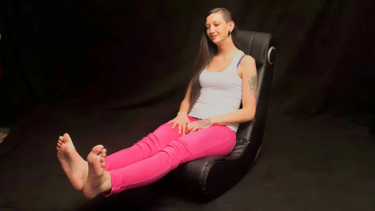 Sexy Girl Getting A Dildo And A Hard Cock 