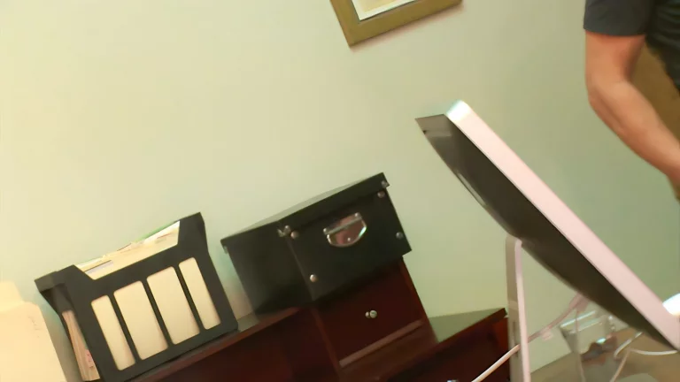 Babe Fucked In Office By Client 