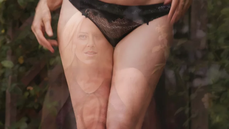 Busty Blonde Julia Ann Enjoys A Big Cock In The Bedroom 