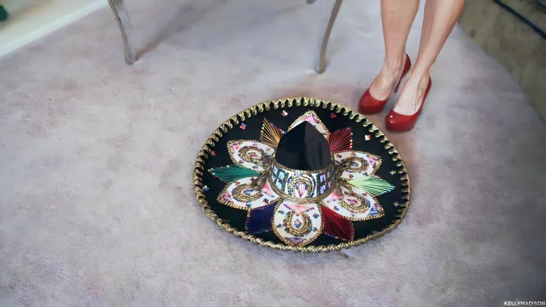 Big Boobed Kelly Madison Shows Off Her Body 