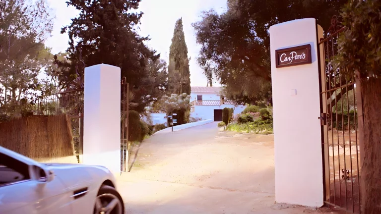 Two Beautiful Babes Enjoy Multiple Cocks 