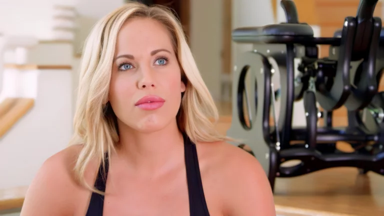 ⁣Sexy Blonde Babe Olivia Austin Loves When A Guy Goes Down On Her 