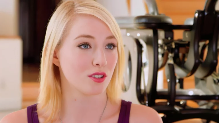 ⁣Pale Blonde Babe Trillium Gets Licked And Fingered 