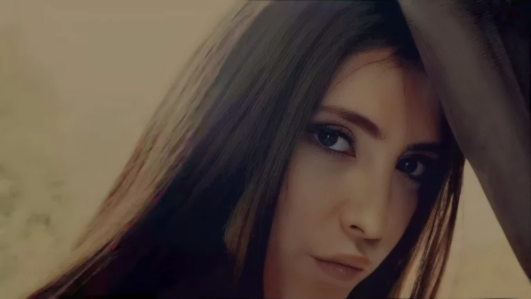 Her Trimmed Pussy Is So Wet 