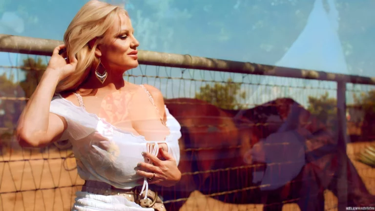 Kelly Madison Enjoys Her Man Licking Her Twat 