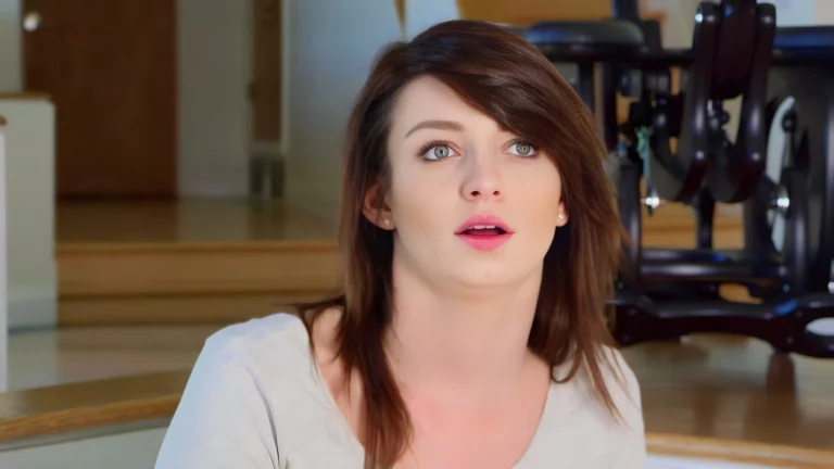 Li*** Brunette Aspen Ora Gets Licked And Fingered By Stud James Deen 