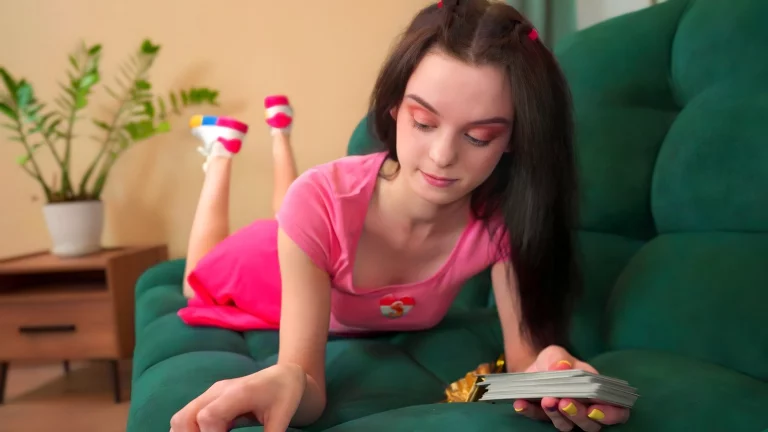 Petite Cutie Is A Size Queen 