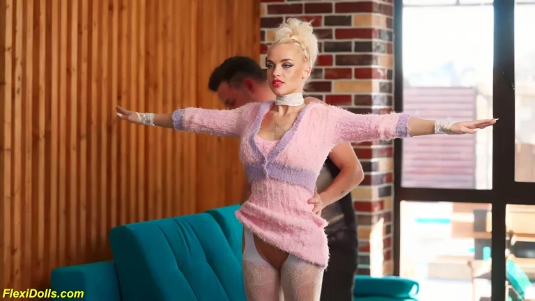 Flexi Doll Anal Fucked: Lara Frost 