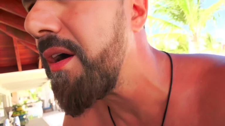 Tanned Babe Loves Sucking And Fucking In Jacuzzi 