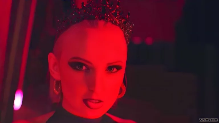 Hot Blonde Girl Enjoys Anal 