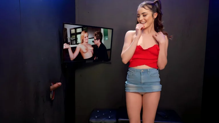 Kylie Quinn Fucking With Strangers In Gloryhole 