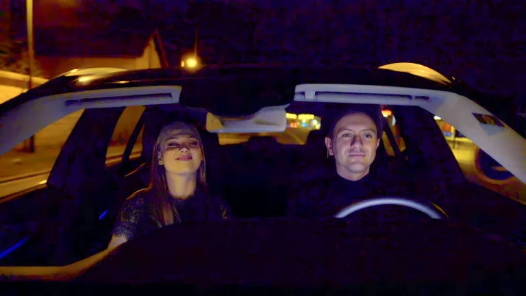 Sexy Blonde Gets Fingered In Front Of Pretty Brunette Lana Rhoades 