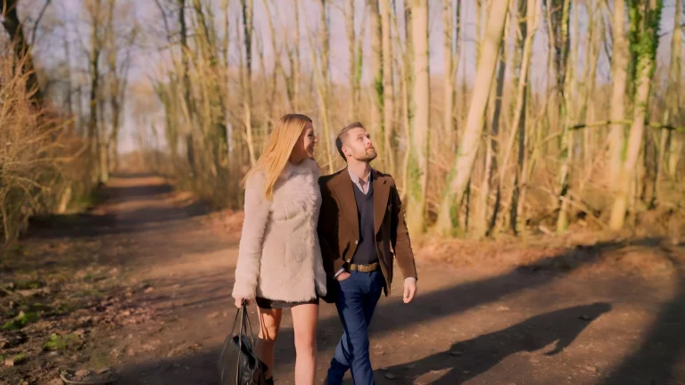 She Loves Outdoor Sex 