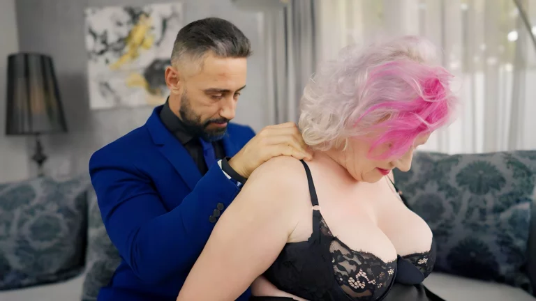 Mature Tattooed Woman Gets Fucked In The Living Room 