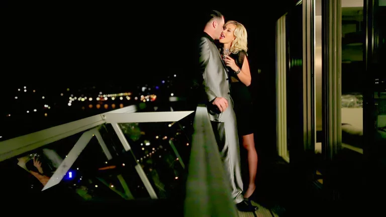 Super Sexy Blonde Lola Reve Gets Nailed On The Couch 