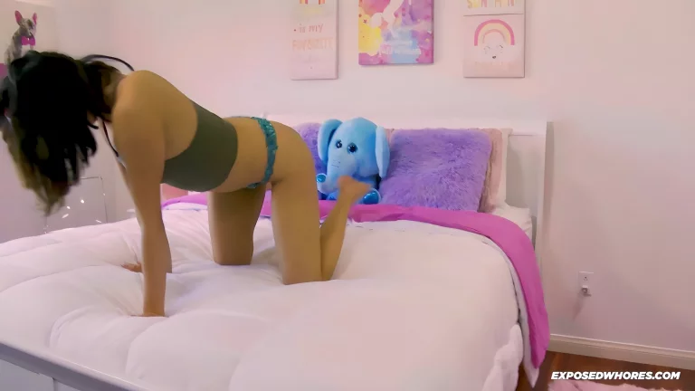 Horny Slut Isabella Nice Takes Her Step Dad Deep Inside Her Throat 