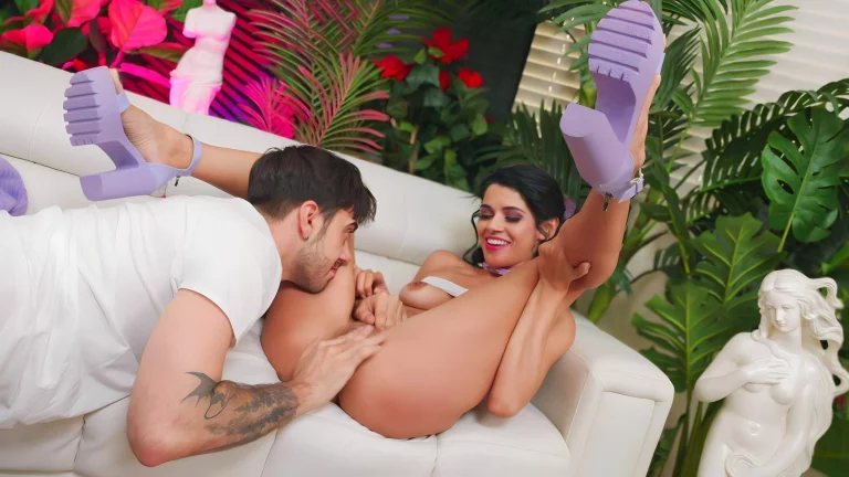 Exotic Babe Harley Haze Is Down To Hookup 