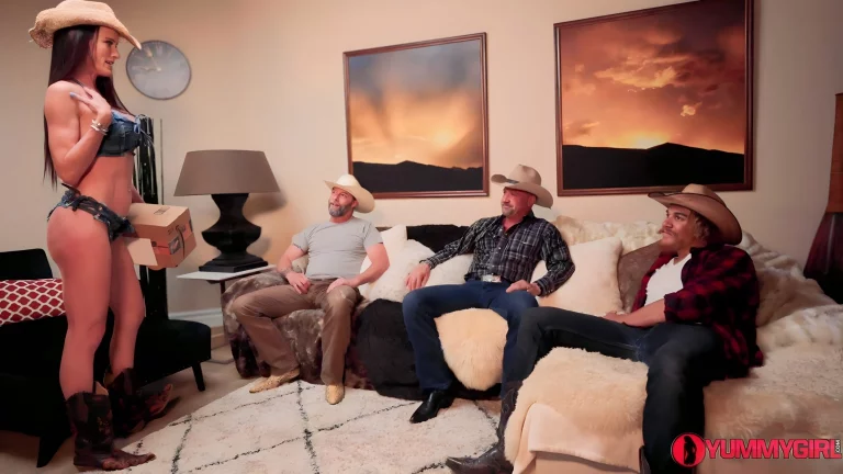 Box Delivery Girl Gets 3 Tips 