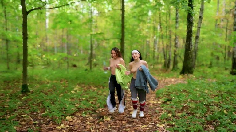 Wet Hotties In The Bath 
