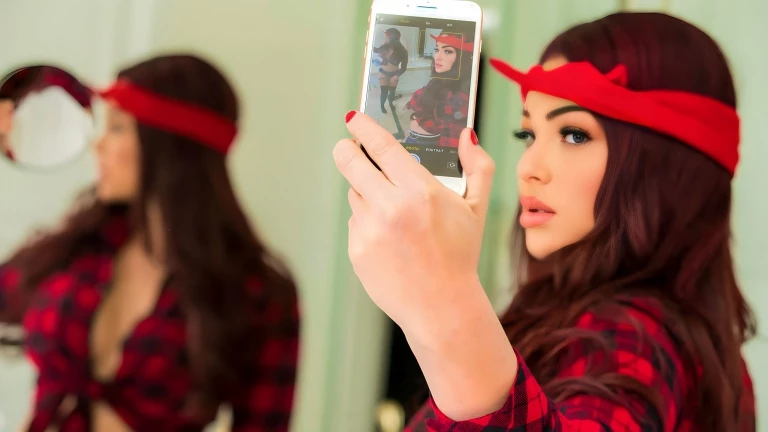 Go Fuck Your Selfie! 