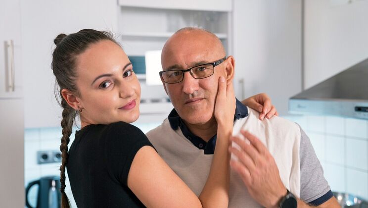 Oldje - Bruno SXSamantha Sparkle - Dealing With A Messy Girl 