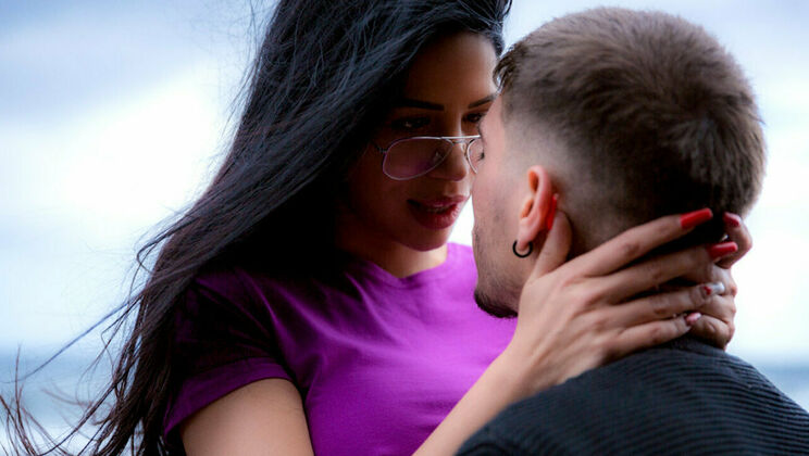 SexArt - Julia De LuciaChris Torres - Unrestrained (2021) 