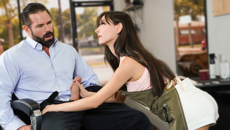 ⁣Exxxtra Small - GI JoeySerena Hill - Serenau2019s Deluxe Package 