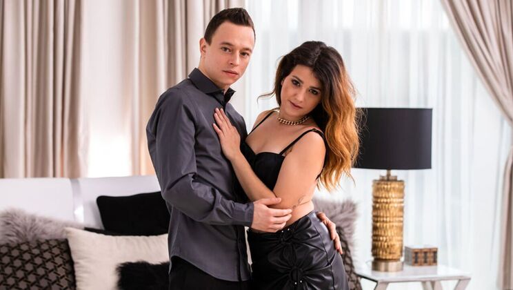 21 Sextury - Nikki NuttzValentina La Piedra - Take It Off 