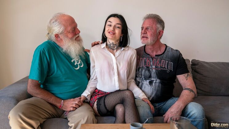 Oldje - BrunoChelSnow DeVille - Hardworking Young Maid 